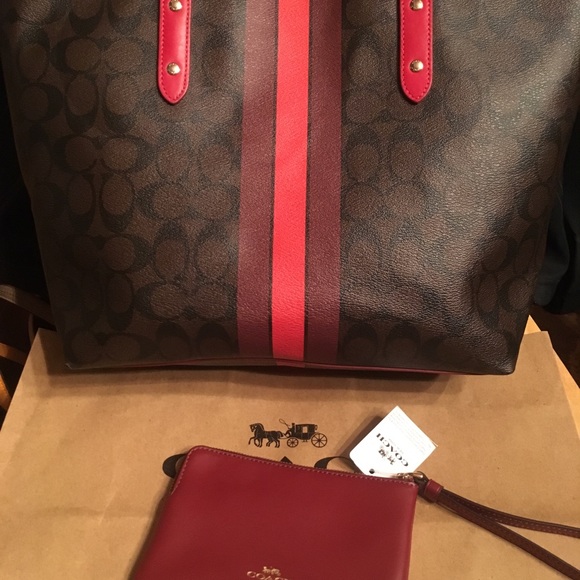 Coach Varsity Stripe Red signature + C Wallet SET - Picture 4 of 8